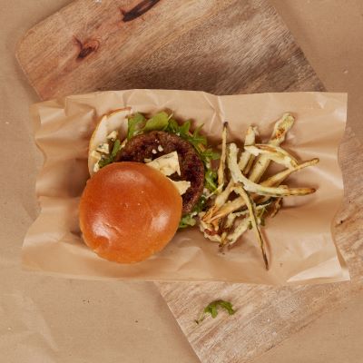 CC-BY_Ivy-Farm_Burger-2_credit-Ivy-Farm-400 CC-BY_Ivy-Farm_Burger-2_credit-Ivy-Farm-400