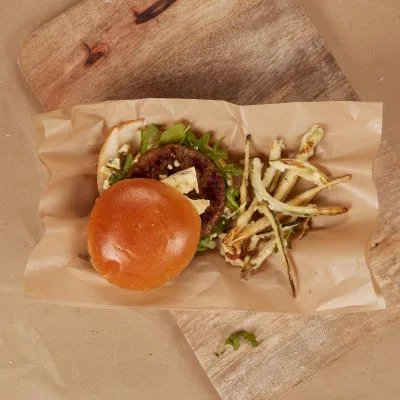CC-BY_Ivy-Farm_Burger-2_credit-Ivy-Farm-400 CC-BY_Ivy-Farm_Burger-2_credit-Ivy-Farm-400